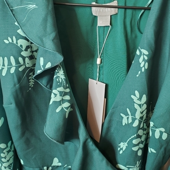 Finders Keepers Lime Cosmos Wrap Top Medium - Picture 8 of 10